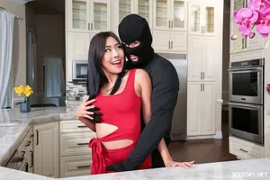 Phim AV nội địa Jingdong Films JD048 Một cô gái trẻ quyến rũ đạo diễn Vương để cứu chồng mình