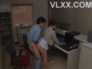 Một nữ sinh trong sáng, ngực lớn, tóc hồng, một cặp ngực hấp dẫn và lượng người hâm mộ tăng 60.000 chỉ trong một chương trình...