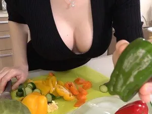 Cô hộ lý nghiện tình dục và những bệnh nhân nội trú may mắn