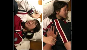 Cô gái lông lá tán tỉnh và liếm láp trong suốt quá trình