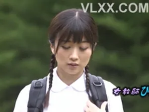 Chị gái con ghệ quyến rũ tôi với cặp vú tuyệt vời của chị ấy