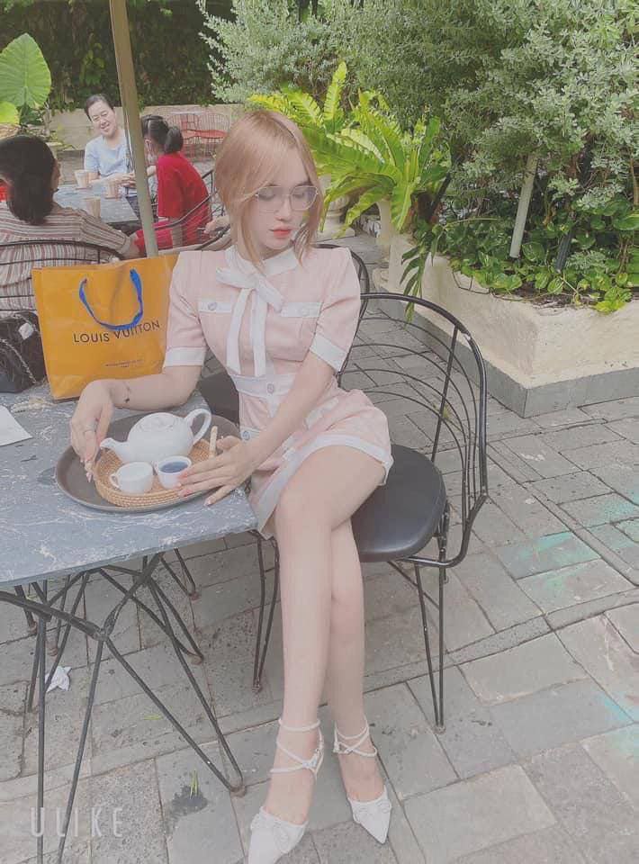 Cửa bị hỏng, cô nhân viên bị nhốt chung với tiền bối cả đêm trong siêu thị