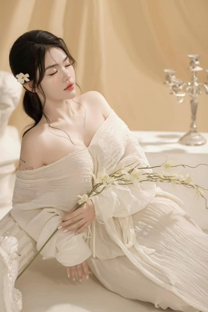 Phát hiện bí mật của ả cạnh nhà khó ưa